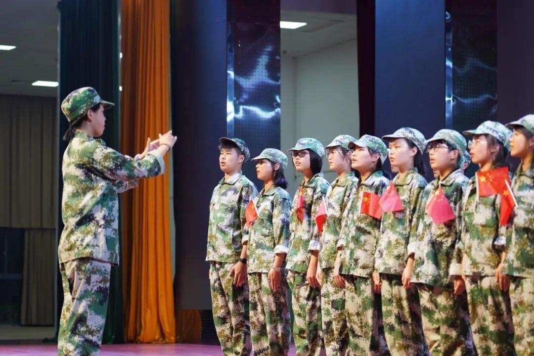 华硕灵耀14 2024:长续航AI超轻薄本,让移动办公更轻松